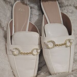 Zara Women's Cream Loafers with Gold Accent